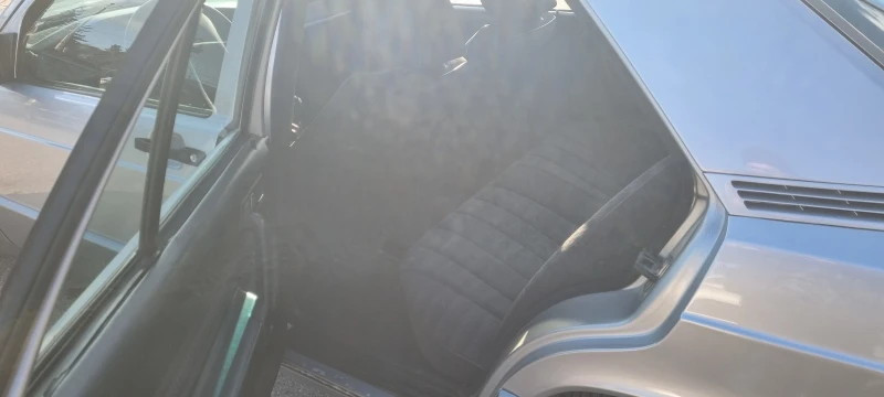 Mercedes-Benz 190 2.0, снимка 12 - Автомобили и джипове - 53031384