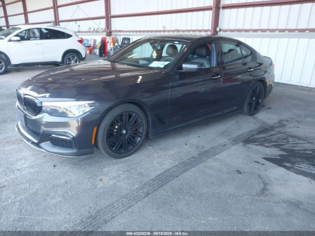 BMW 540 M-PACK* DISTRONIK* KEYLESS* AMBIENT* М.ТОЧКА - изображение 2