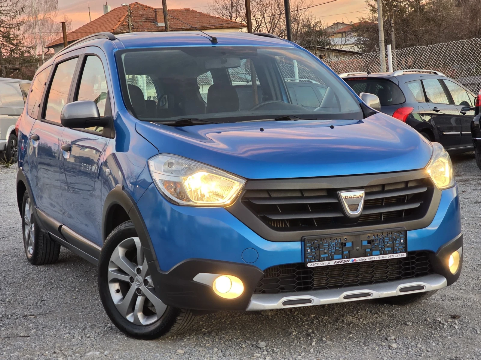 Dacia Lodgy STEPWAY 1.2 i 115 К.С. НАВИ / КЛИМА / 7 МЕСТНА - изображение 2