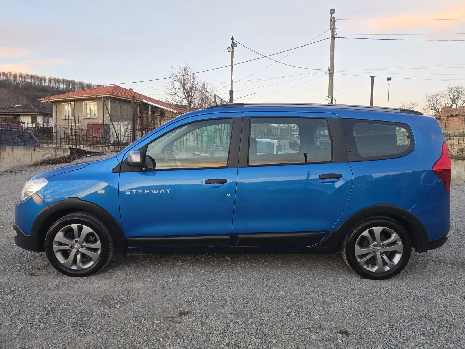 Dacia Lodgy STEPWAY 1.2 i 115 К.С. НАВИ / КЛИМА / 7 МЕСТНА - изображение 5