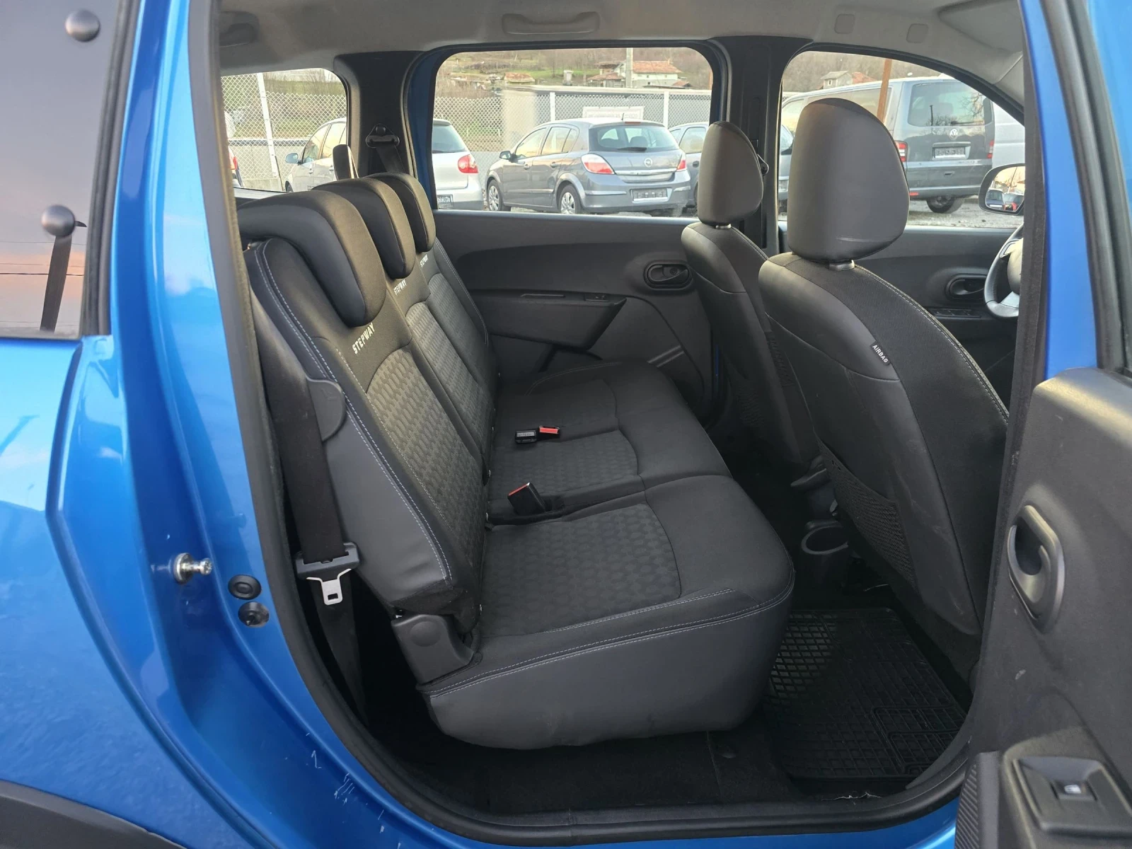 Dacia Lodgy STEPWAY 1.2 i 115 К.С. НАВИ / КЛИМА / 7 МЕСТНА - изображение 10