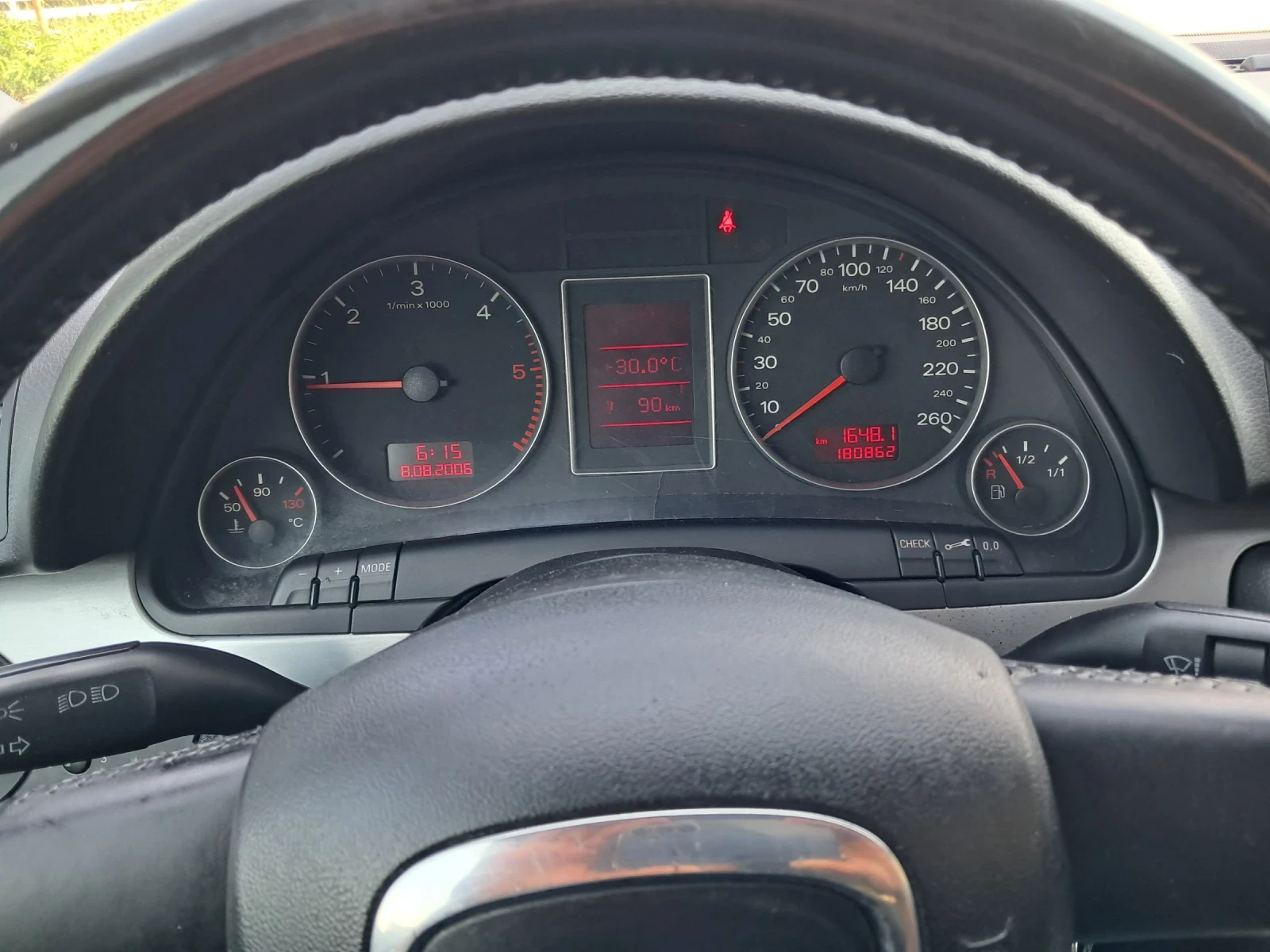Audi A4 2.0 TDI  - изображение 8