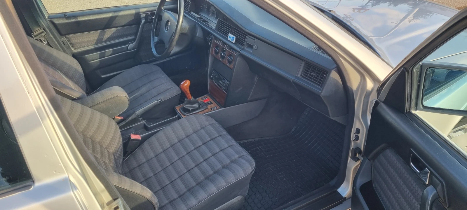 Mercedes-Benz 190 2.0 - изображение 10