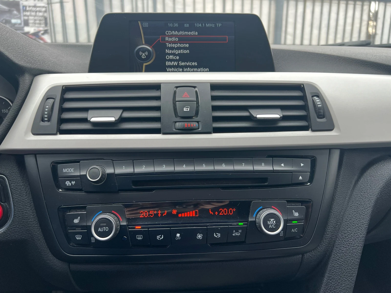 BMW 320 D 184к.с M-performance, снимка 12 - Автомобили и джипове - 53198342