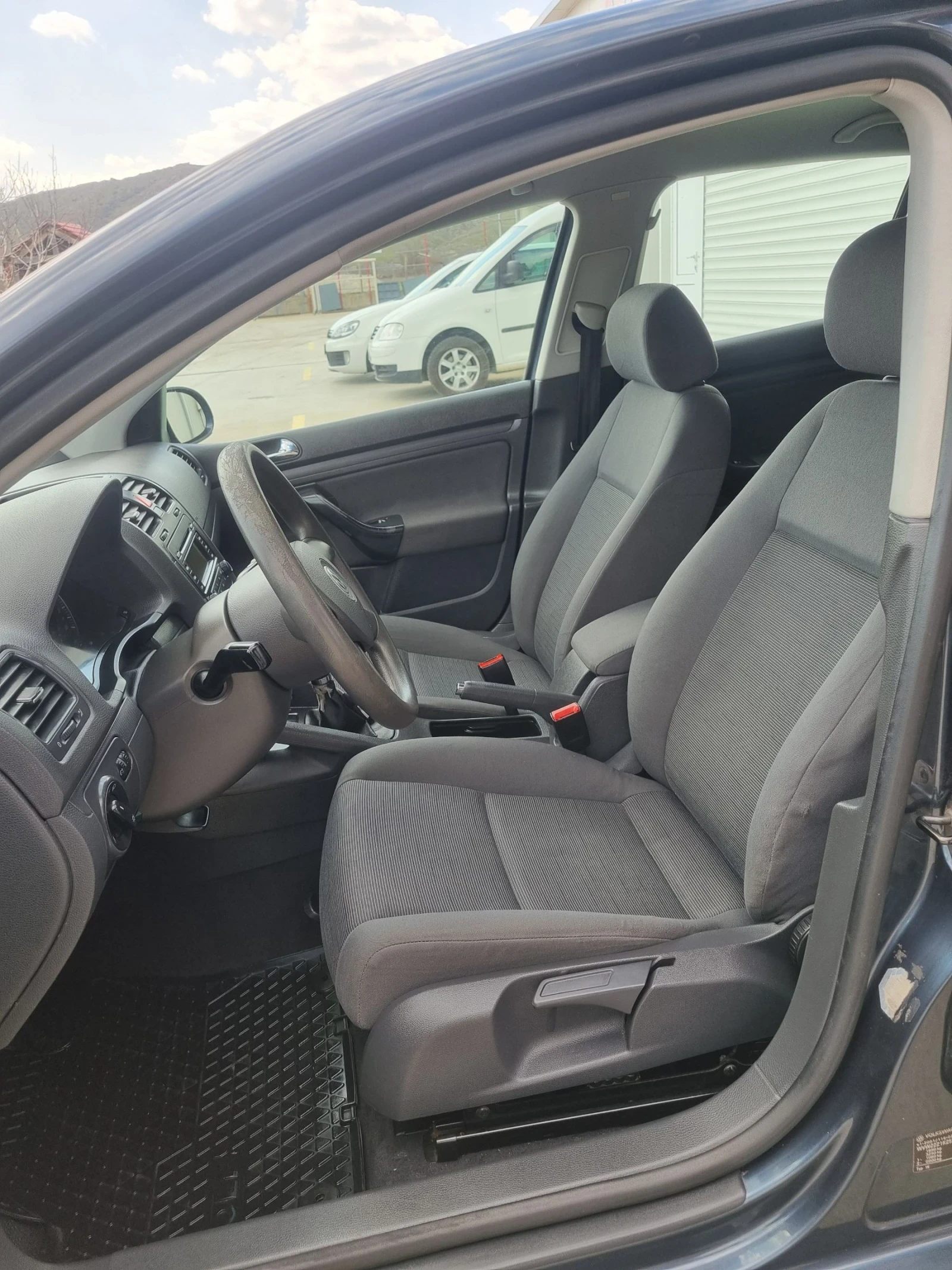 VW Golf 1.9tdi 105 коня 6 скорости!!, снимка 10 - Автомобили и джипове - 53987483