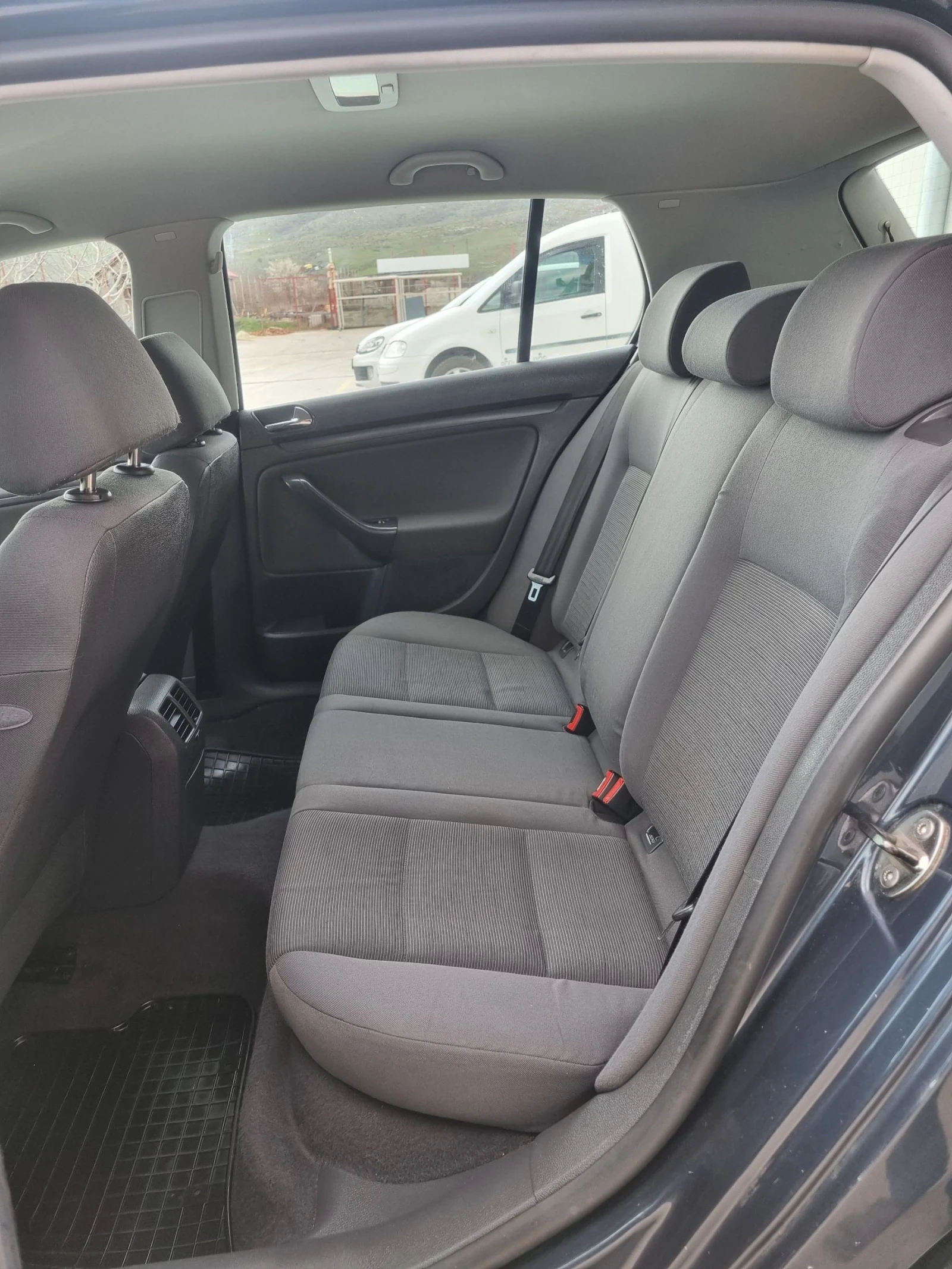 VW Golf 1.9tdi 105 коня 6 скорости!!, снимка 12 - Автомобили и джипове - 53987483