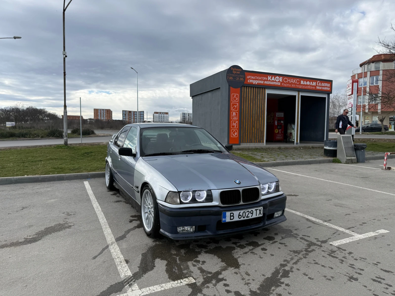 BMW 316 1.6i, снимка 4 - Автомобили и джипове - 54305386