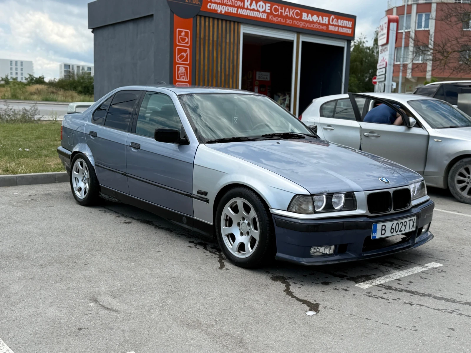 BMW 316 1.6i, снимка 4 - Автомобили и джипове - 54305386