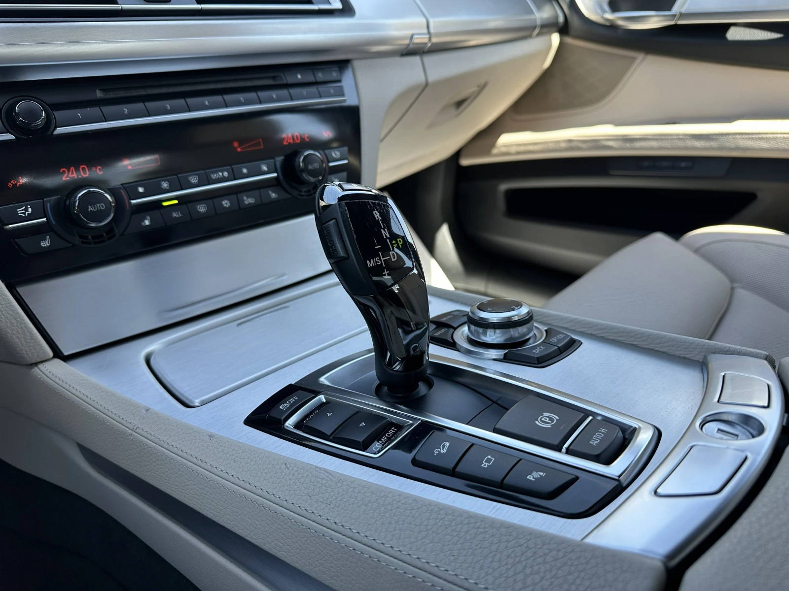 BMW 740 XD/M Pack/Реални километри, снимка 12 - Автомобили и джипове - 54355231