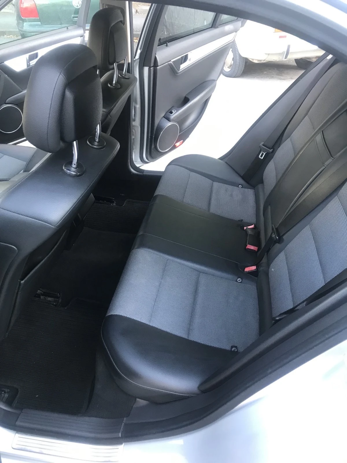 Mercedes-Benz C 220 Cdi AMG Пакет Avangarde ОМ646, снимка 10 - Автомобили и джипове - 54664484