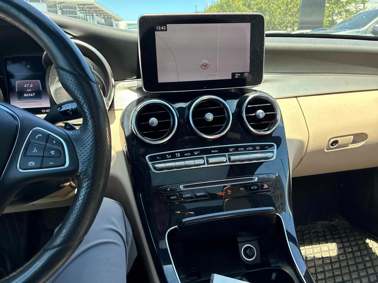 Mercedes-Benz C 300 ПАНОРАМА * ПОДГРЕВИ * CARFAX * АВТО КРЕДИТ * , снимка 8 - Автомобили и джипове - 55016267