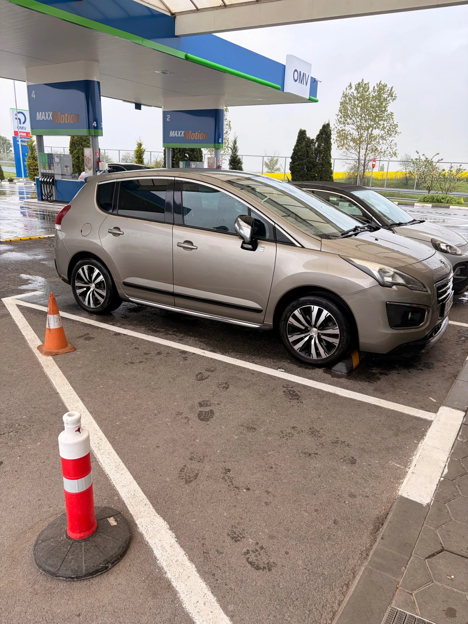 Peugeot 3008 HYbrid4, снимка 4 - Автомобили и джипове - 55849502