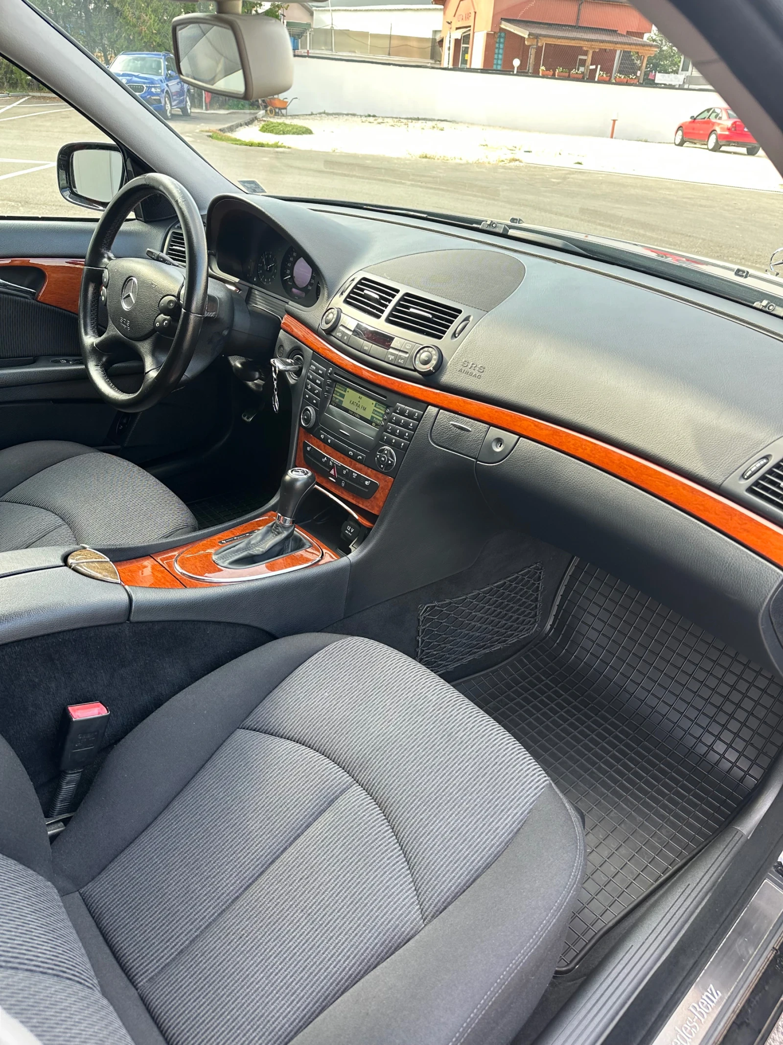 Mercedes-Benz E 220 646, снимка 7 - Автомобили и джипове - 56645453