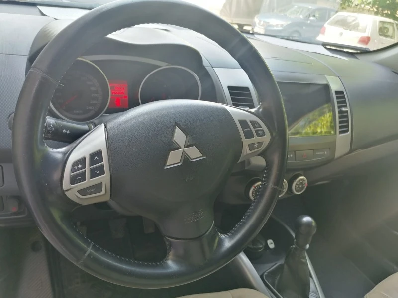 Mitsubishi Outlander, снимка 13 - Автомобили и джипове - 47098114