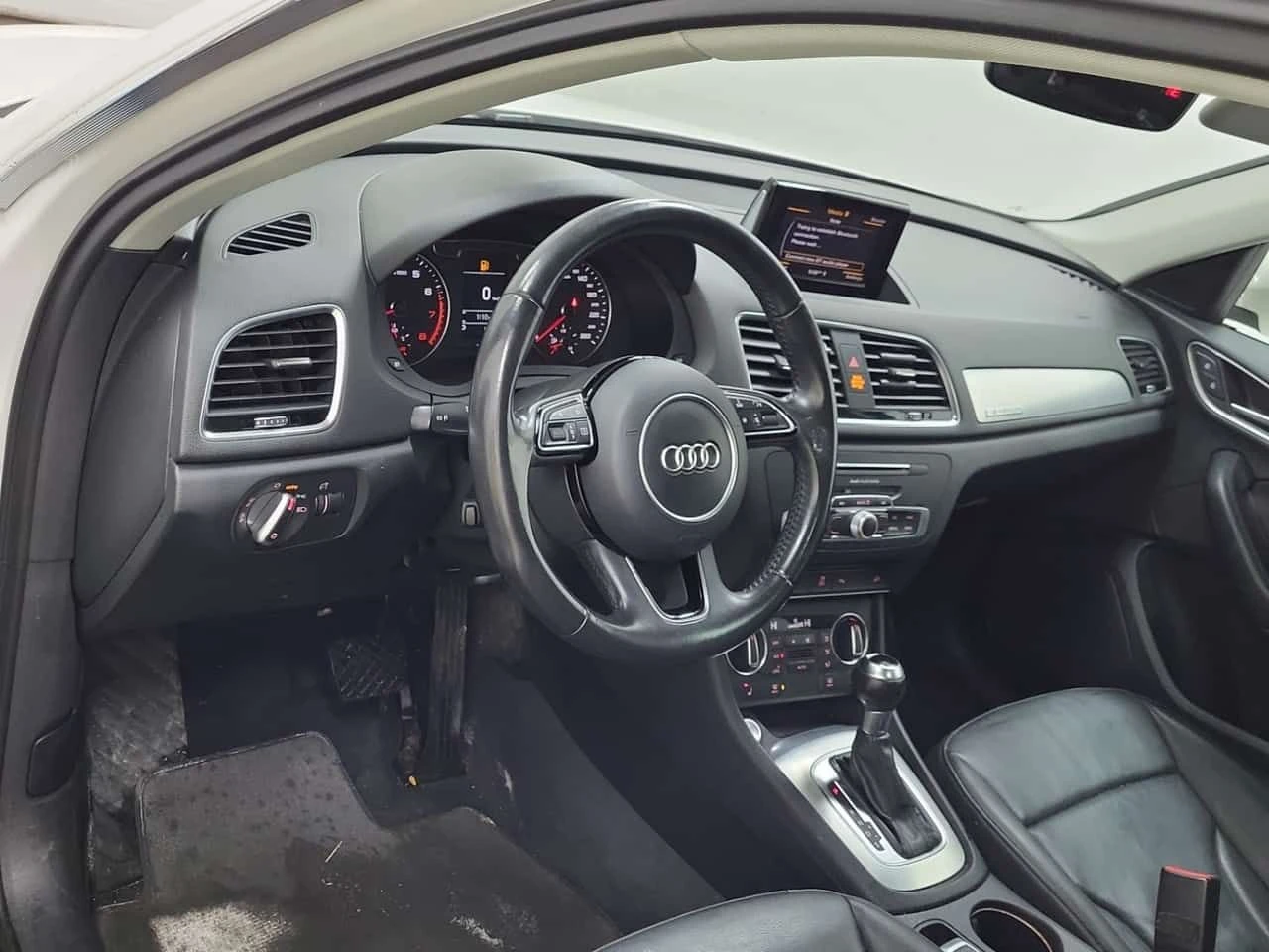 Audi Q3 * PROGRESSIV * CARFAX * БЕЗ ПЪРВОНАЧАЛНА ВНОСКА, снимка 10 - Автомобили и джипове - 53760411