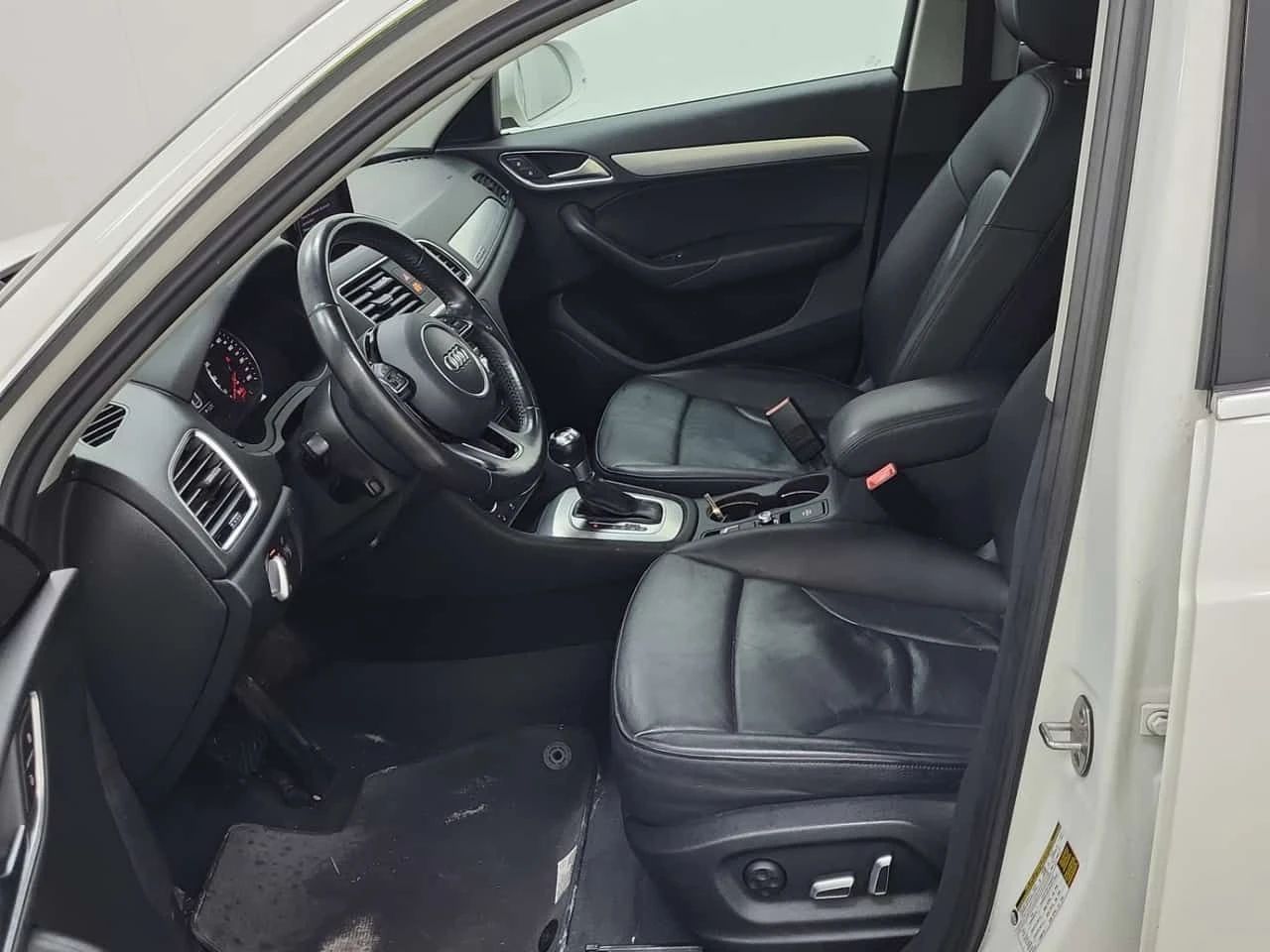 Audi Q3 * PROGRESSIV * CARFAX * БЕЗ ПЪРВОНАЧАЛНА ВНОСКА, снимка 5 - Автомобили и джипове - 53760411