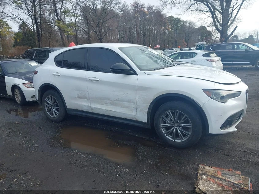Alfa Romeo Stelvio 2.0l Sprint Awd, снимка 13 - Автомобили и джипове - 54141606