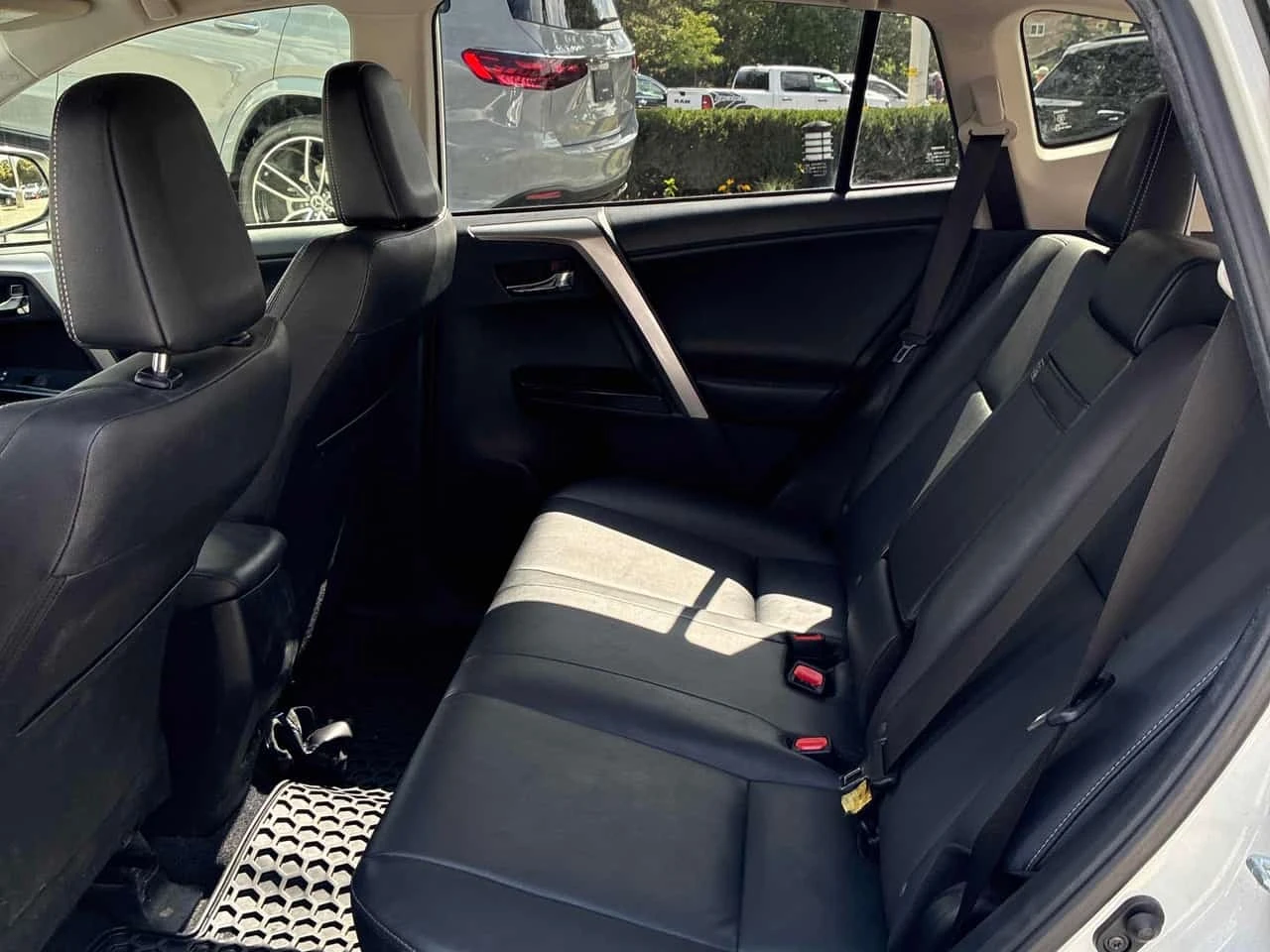 Toyota Rav4 * Hybrid Limited * CARFAX * ЦЕНА ДО БГ, снимка 10 - Автомобили и джипове - 55781590