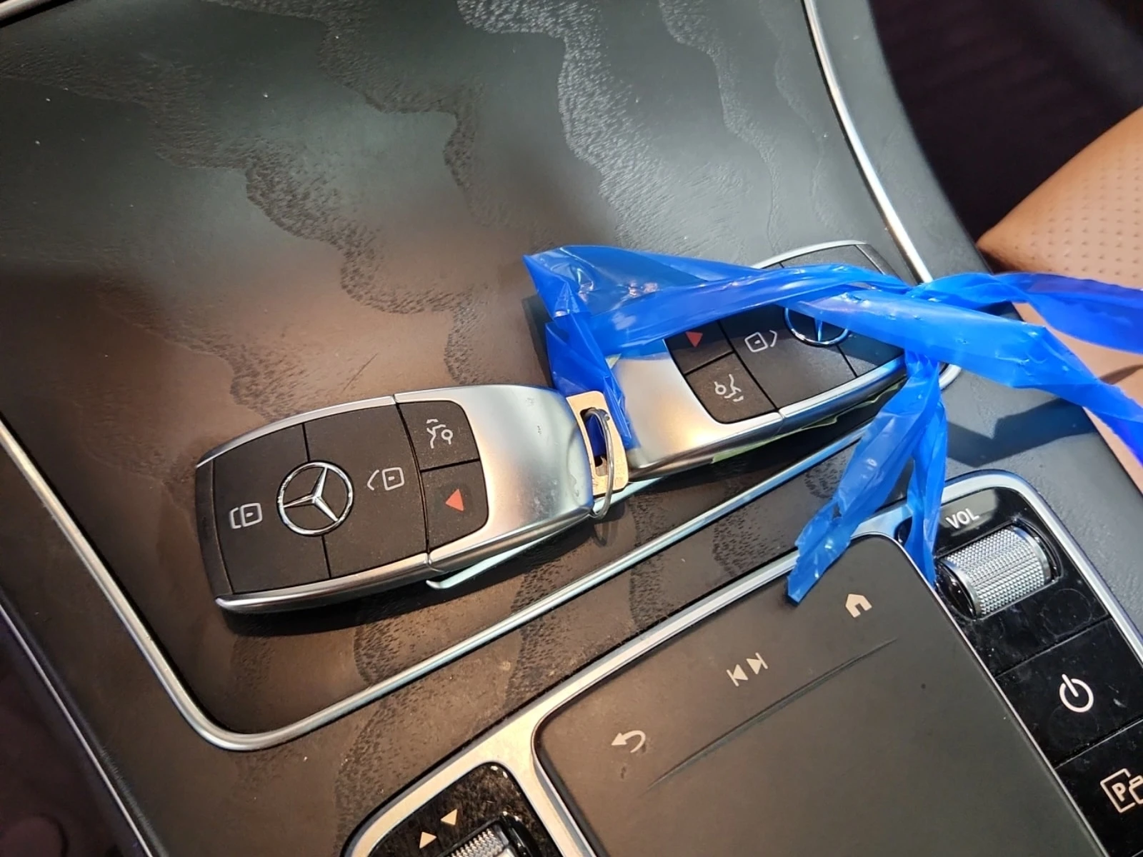 Mercedes-Benz GLC 300 * CARFAX * Един собственик * От Mercedes * , снимка 11 - Автомобили и джипове - 55841594