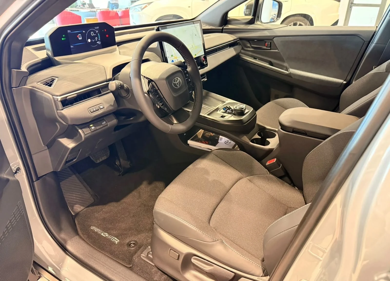 Toyota C-HR LONG RANGE!!72kwh!!224кс!!, снимка 13 - Автомобили и джипове - 55967077
