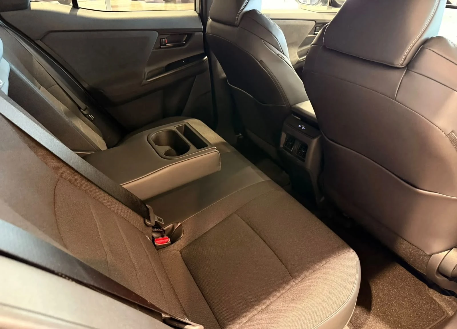 Toyota C-HR LONG RANGE!!72kwh!!224кс!!, снимка 9 - Автомобили и джипове - 55967077