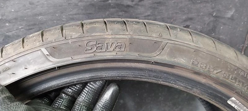 Гуми Летни 235/35R19, снимка 7 - Гуми и джанти - 35608266