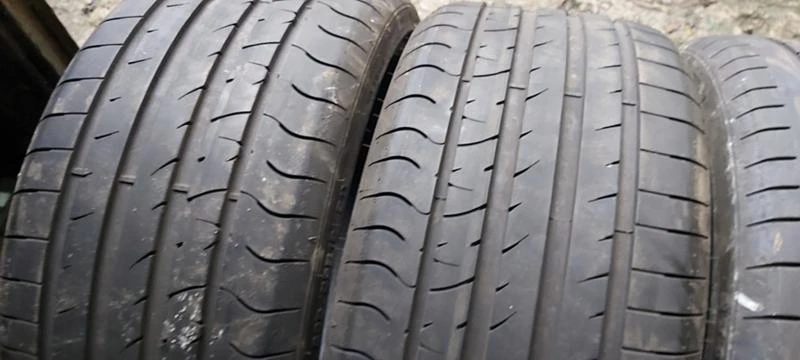 Гуми Летни 235/35R19, снимка 2 - Гуми и джанти - 35608266