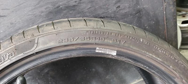 Гуми Летни 235/35R19, снимка 8 - Гуми и джанти - 35608266