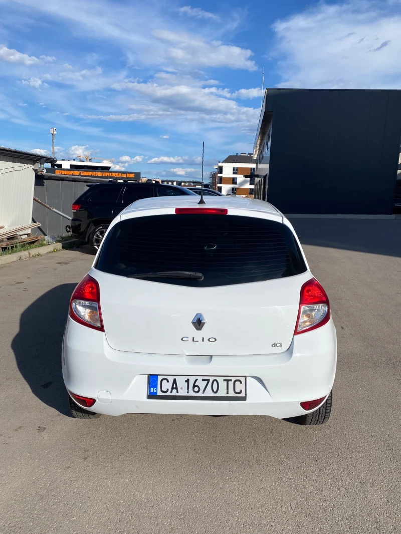 Renault Clio, снимка 2 - Автомобили и джипове - 47606362