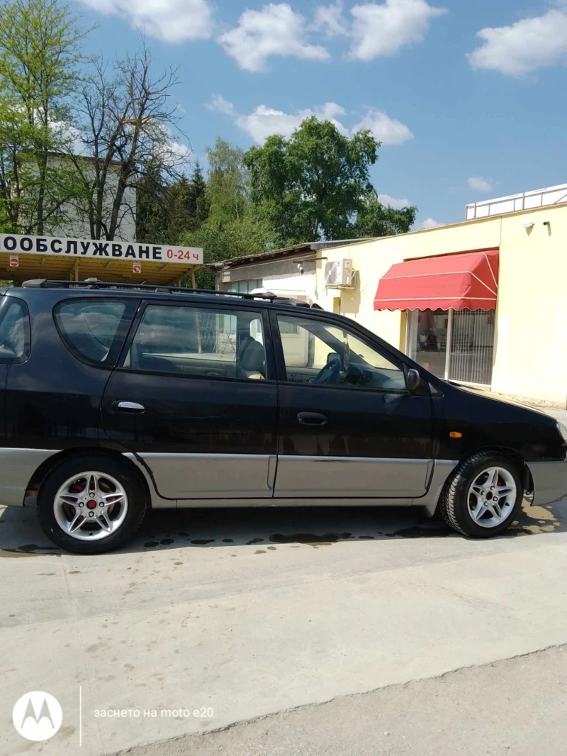 Kia Carens 1.8, снимка 5 - Автомобили и джипове - 48530590