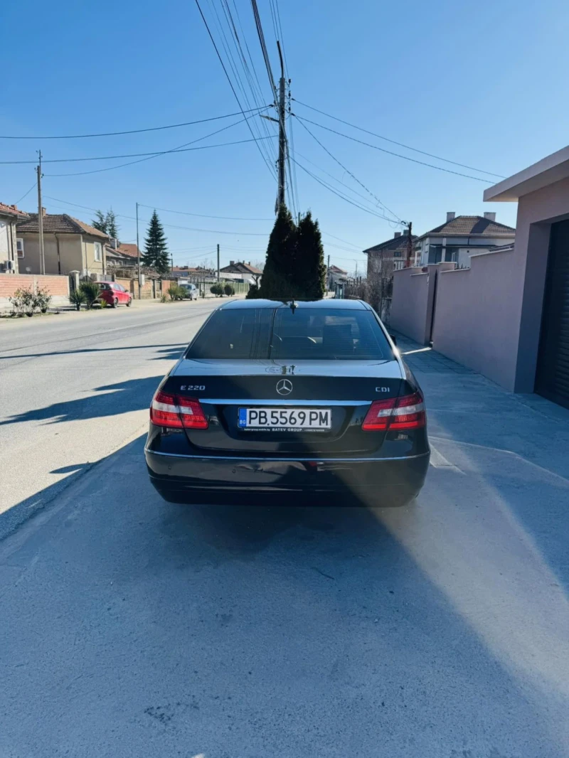 Mercedes-Benz E 220, снимка 2 - Автомобили и джипове - 49376776