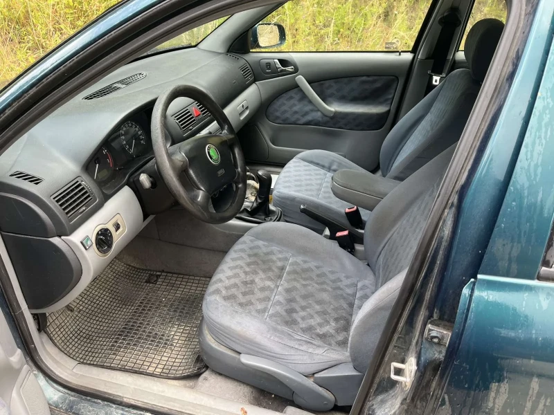 Skoda Octavia 1.8i, снимка 4 - Автомобили и джипове - 52632957