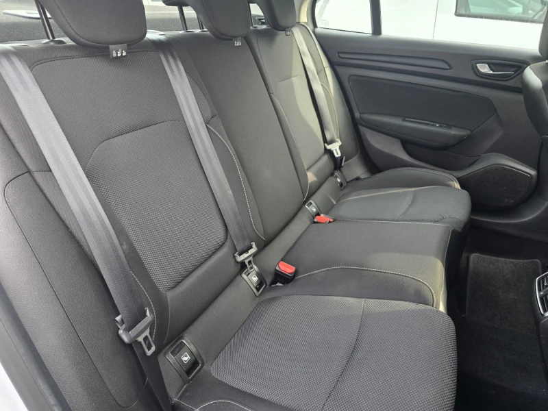 Renault Megane 1.3TCe 140 к.с./Life, снимка 13 - Автомобили и джипове - 52132263