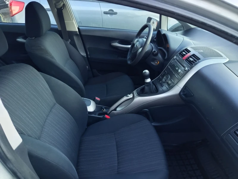 Toyota Auris 1.6vvti, снимка 7 - Автомобили и джипове - 52876633