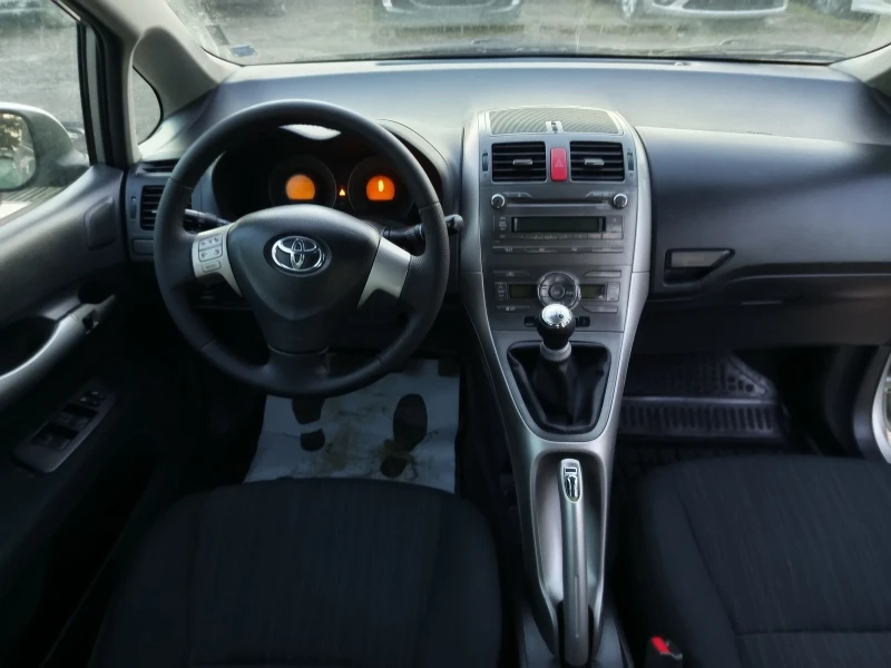 Toyota Auris 1.6vvti, снимка 6 - Автомобили и джипове - 52876633