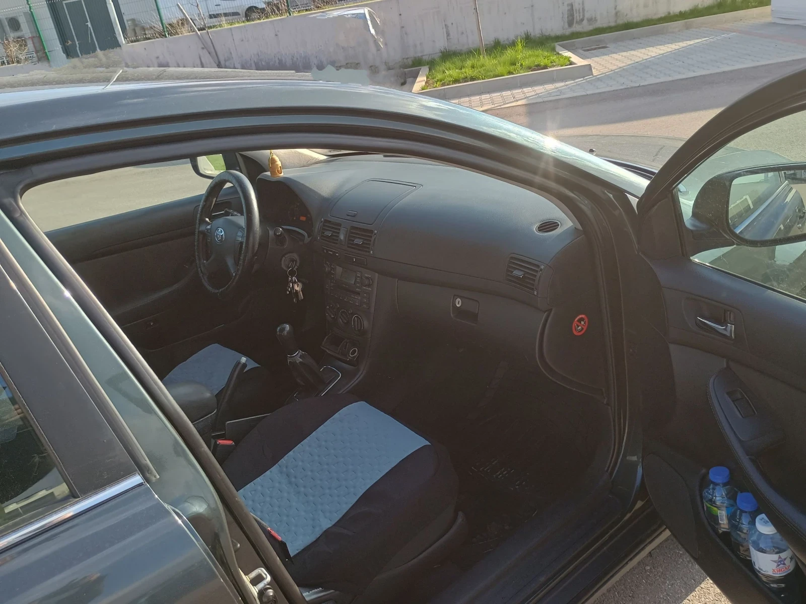 Toyota Avensis 1.8 с Газова уредба  - изображение 5