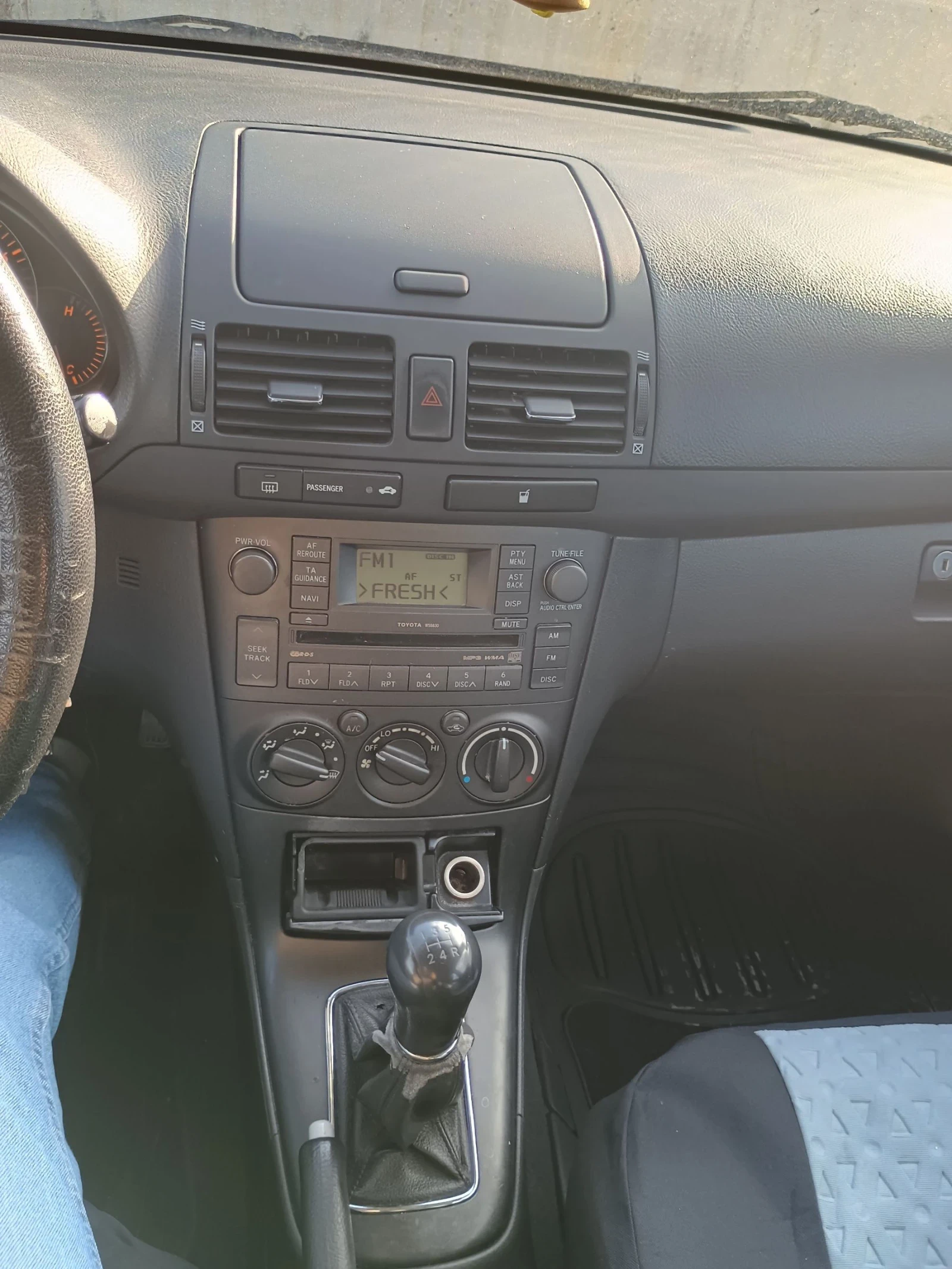 Toyota Avensis 1.8 с Газова уредба  - изображение 6