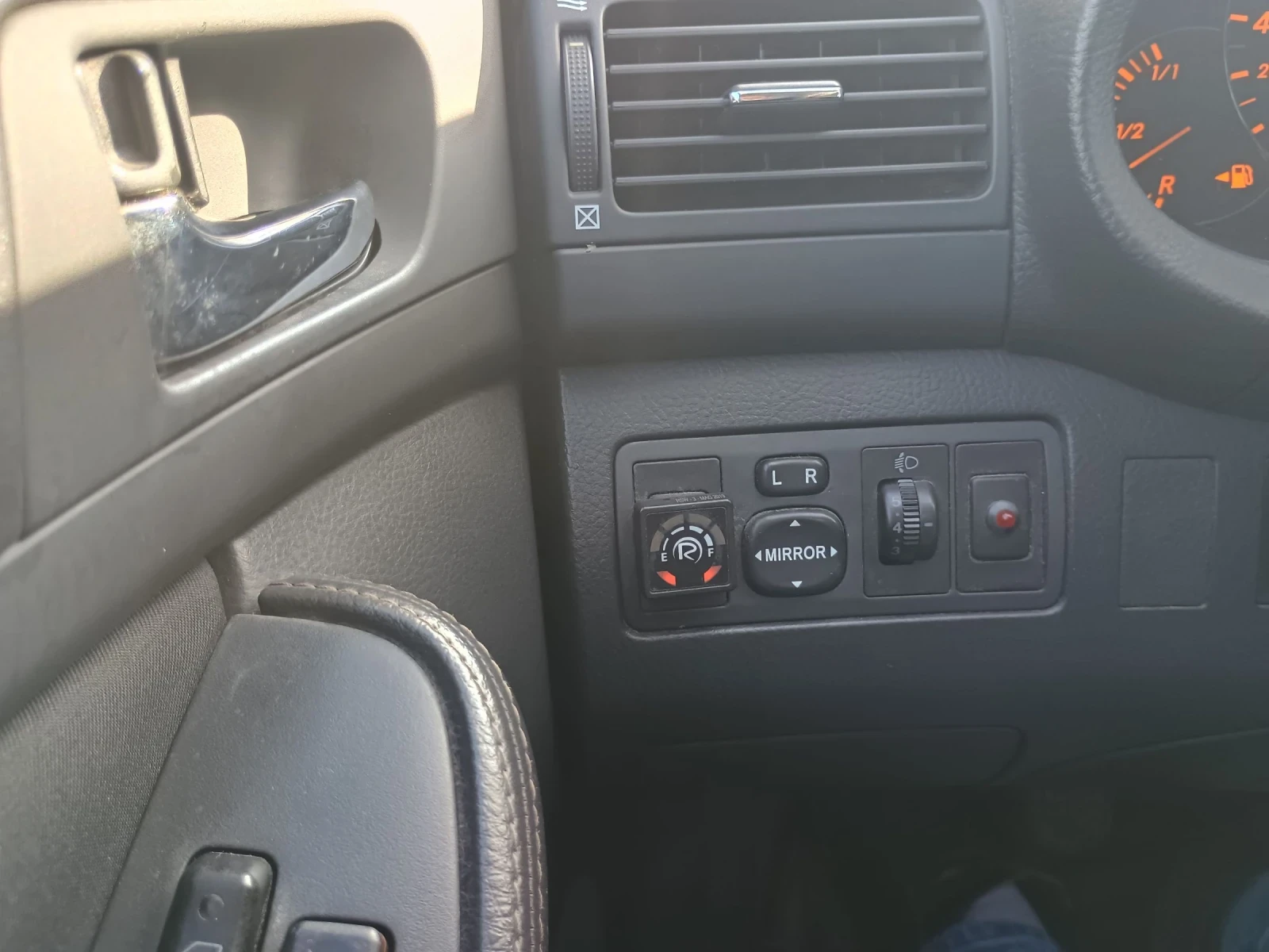 Toyota Avensis 1.8 с Газова уредба  - изображение 8