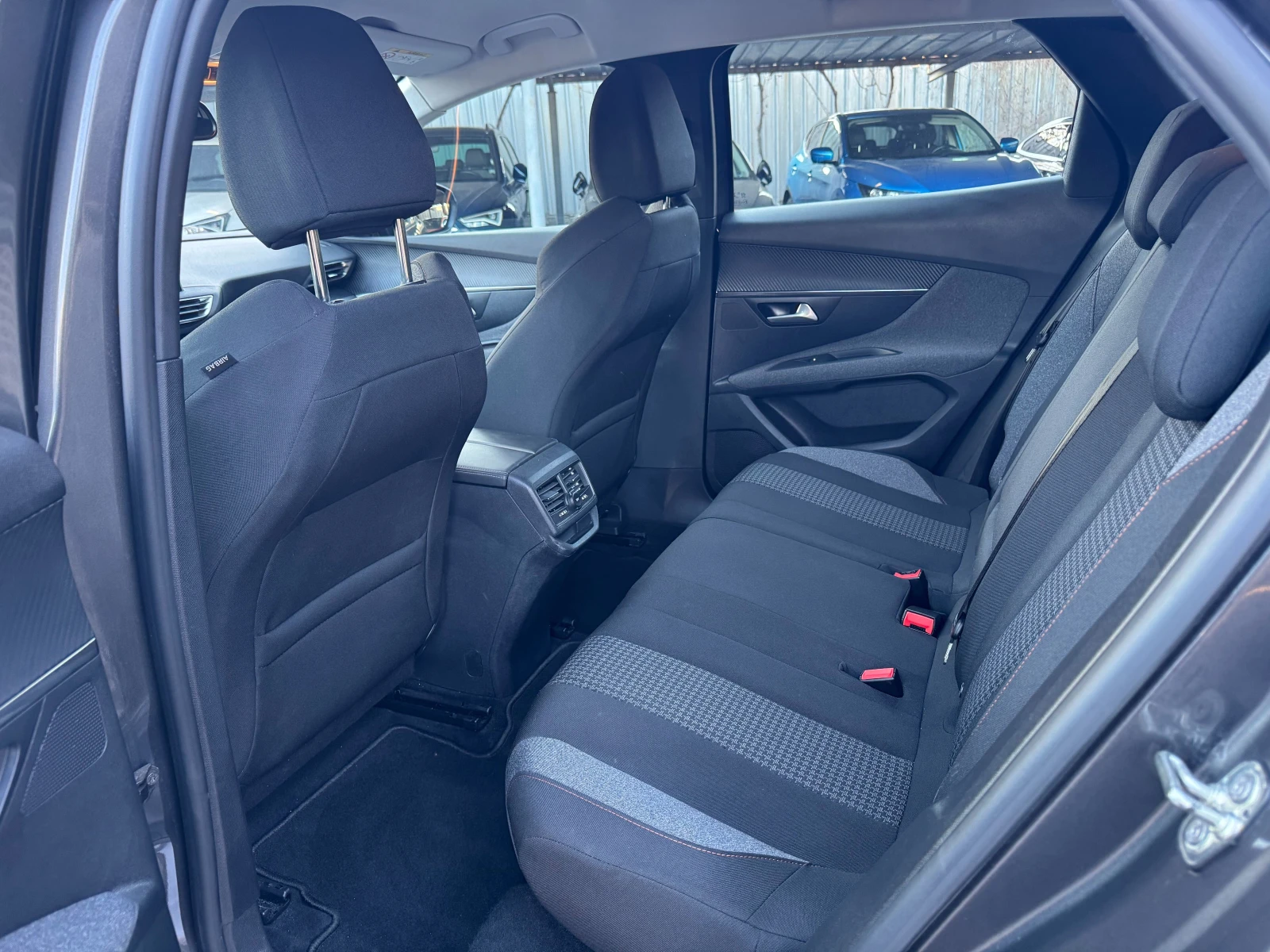 Peugeot 3008 1.2 Puretech 131hp, снимка 9 - Автомобили и джипове - 53811588