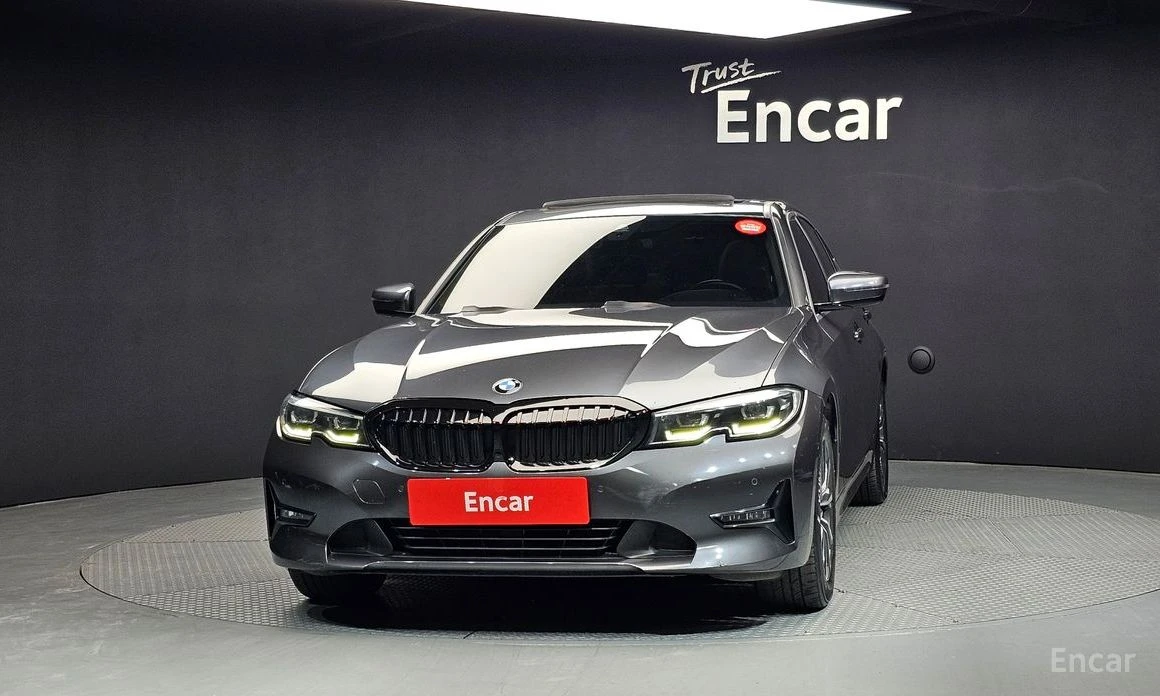 BMW 320 d DIGITAL* HEAD-UP* AMBIENT* SUNROOF* МЪРТВА ТОЧКА, снимка 2 - Автомобили и джипове - 54129295