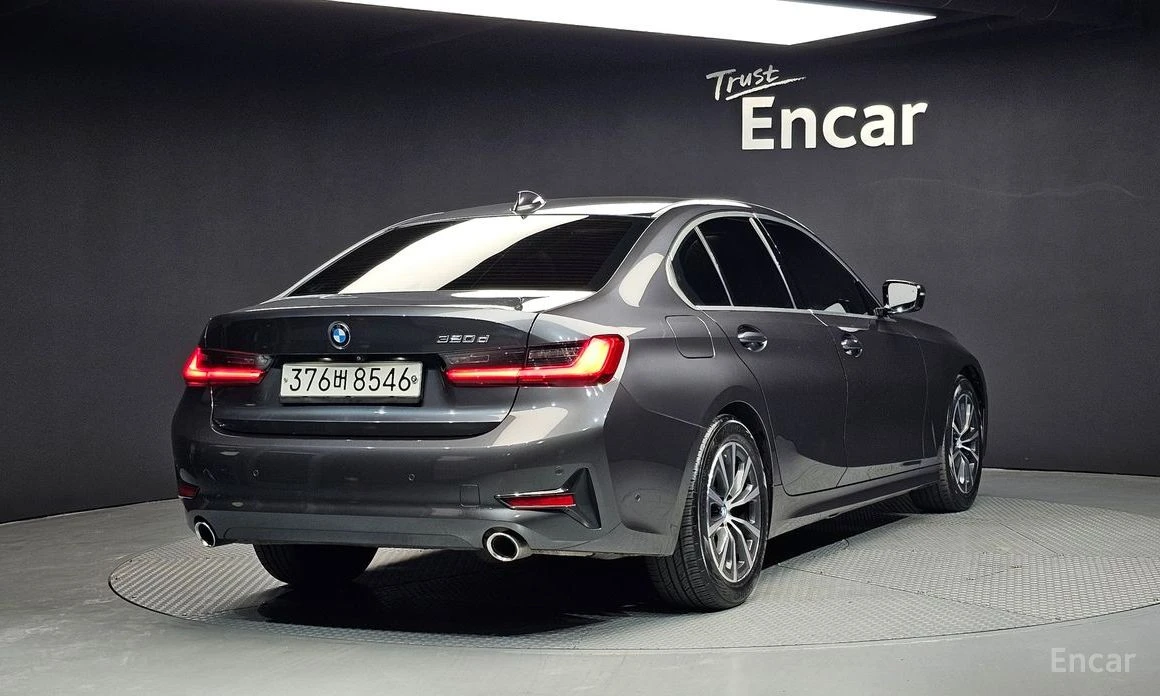 BMW 320 d DIGITAL* HEAD-UP* AMBIENT* SUNROOF* МЪРТВА ТОЧКА, снимка 3 - Автомобили и джипове - 54129295