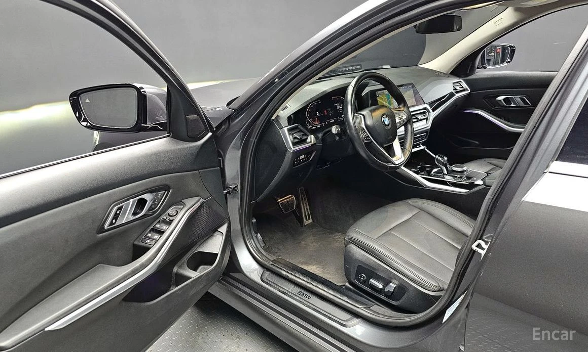 BMW 320 d DIGITAL* HEAD-UP* AMBIENT* SUNROOF* МЪРТВА ТОЧКА, снимка 6 - Автомобили и джипове - 54129295