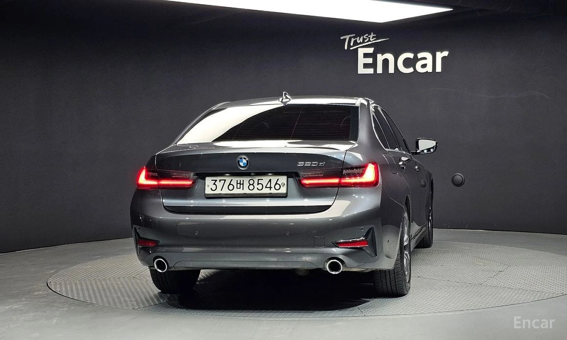 BMW 320 d DIGITAL* HEAD-UP* AMBIENT* SUNROOF* МЪРТВА ТОЧКА, снимка 4 - Автомобили и джипове - 54129295