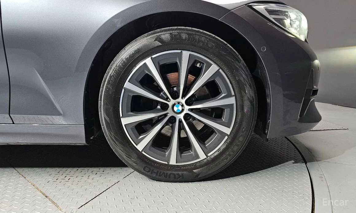 BMW 320 d DIGITAL* HEAD-UP* AMBIENT* SUNROOF* МЪРТВА ТОЧКА, снимка 5 - Автомобили и джипове - 54129295