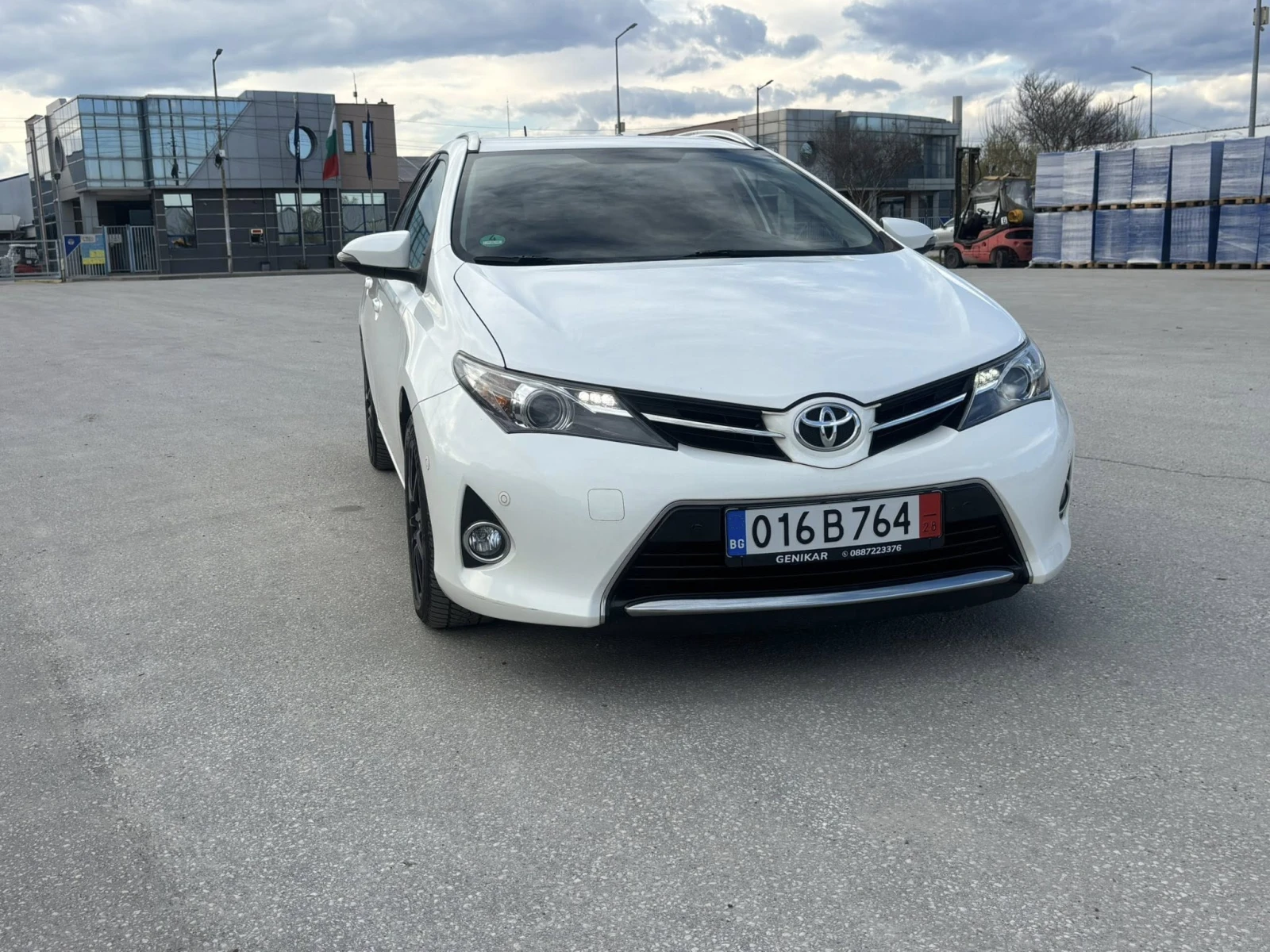 Toyota Auris 1.6 АВТОМАТИК , снимка 3 - Автомобили и джипове - 54159078