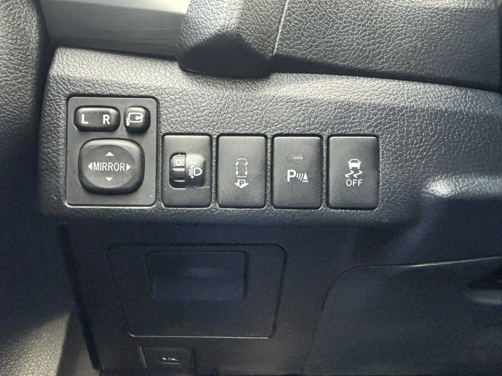 Toyota Auris 1.6 АВТОМАТИК , снимка 15 - Автомобили и джипове - 54159078