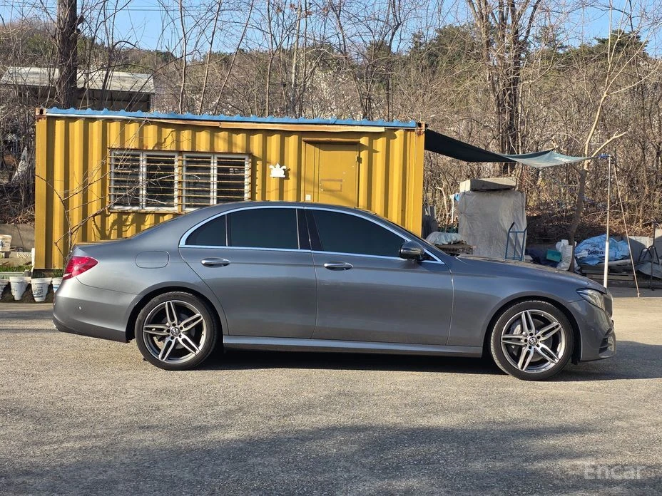 Mercedes-Benz E 300 AMG PACK* DIGITAL* BURMESTER* 360 CAM* HEAD-UP* , снимка 4 - Автомобили и джипове - 54217948