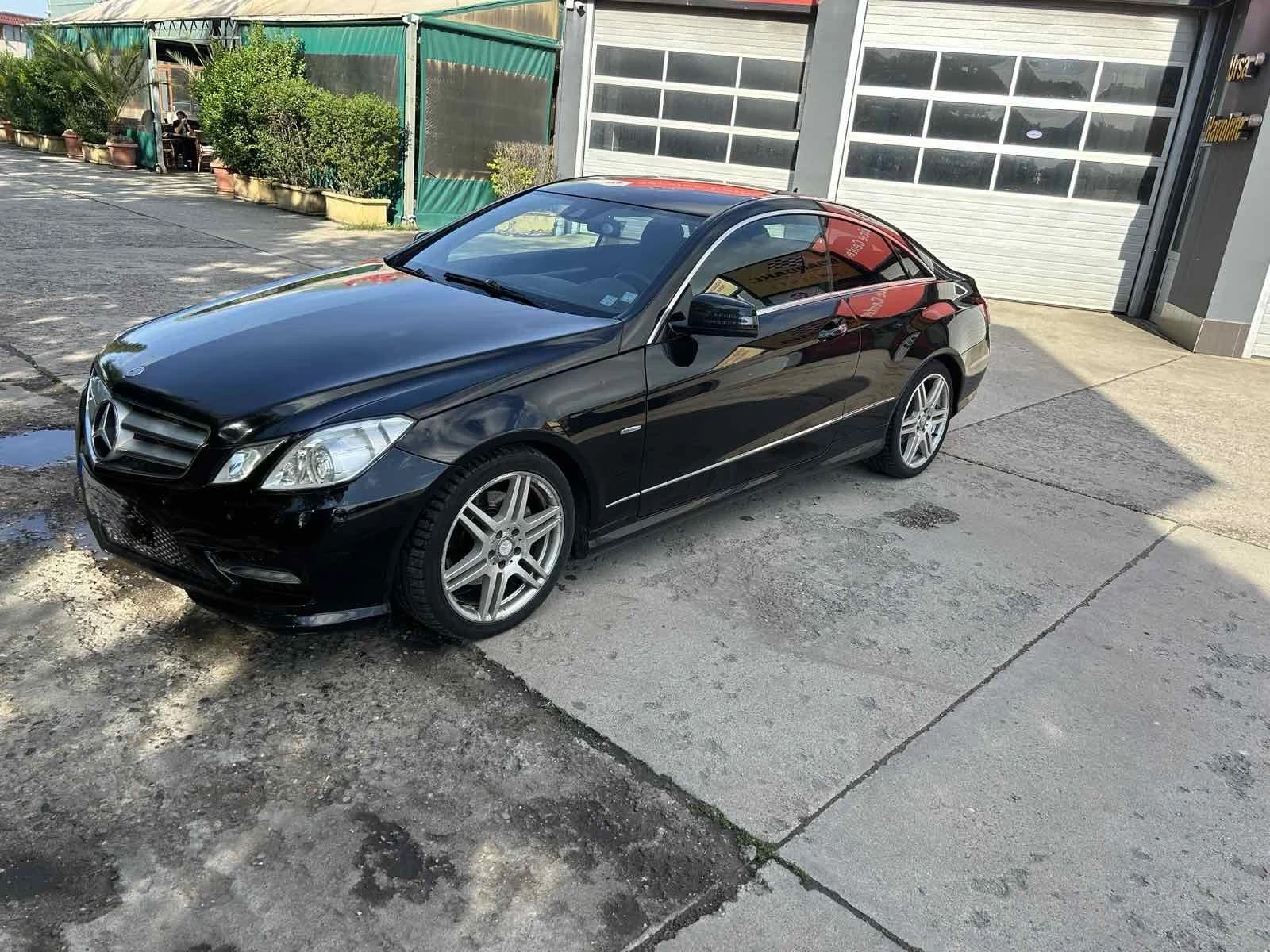 Mercedes-Benz E 220 Avantgard AMG пакет, снимка 2 - Автомобили и джипове - 54655921