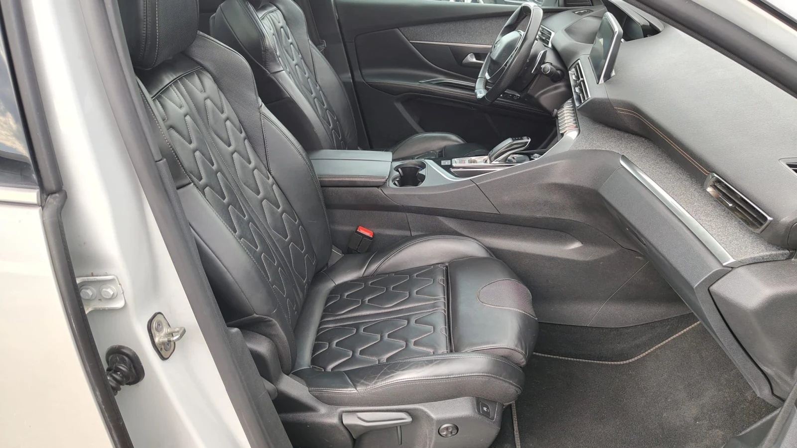 Peugeot 5008 1.6I, снимка 9 - Автомобили и джипове - 54968655