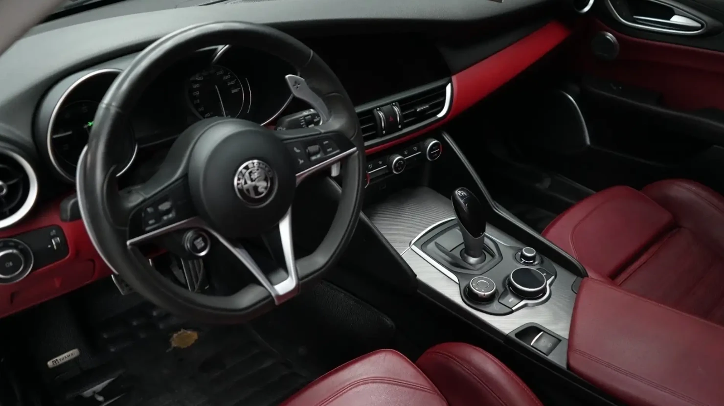 Alfa Romeo Giulia Ti Sport Q4, снимка 5 - Автомобили и джипове - 55009386